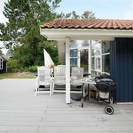 Holiday home Three-bedroom In Rodby 6 Kramnitse