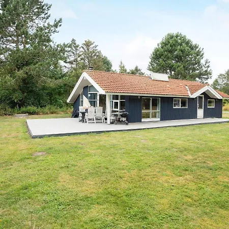Three-bedroom In Rodby 6 Holiday home Kramnitse