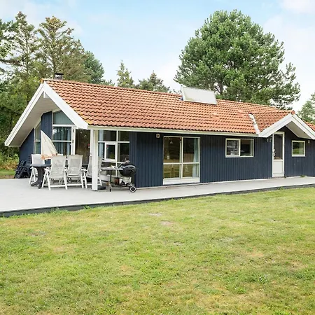 8 Person In Rodby-by Traum *