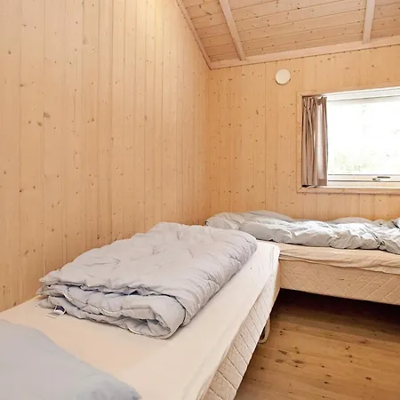 8 Person In Rodby-by Traum