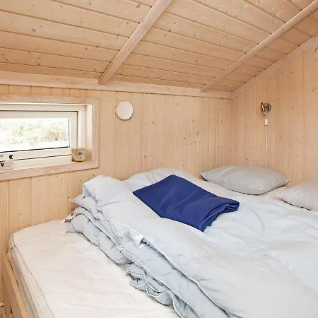 8 Person In Rodby-by Traum