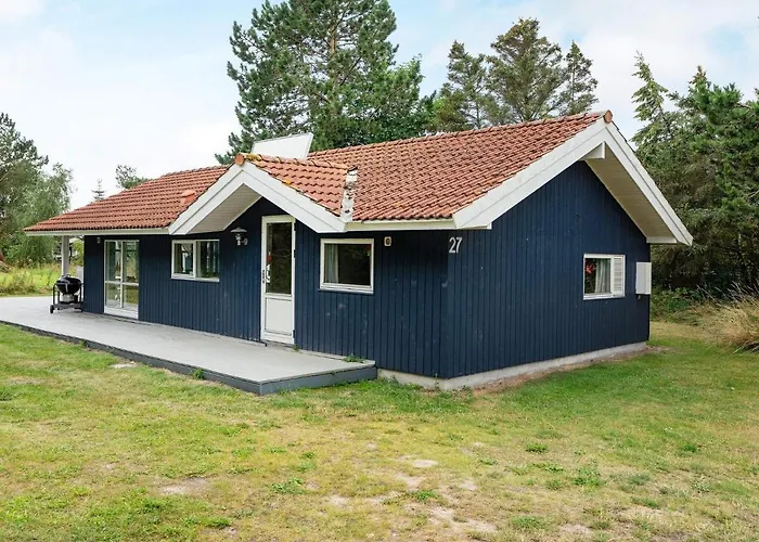 8 Person In Rodby-by Traum *
